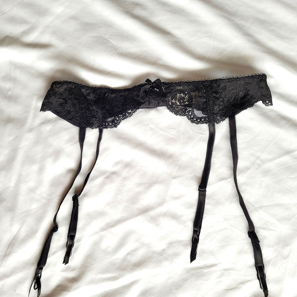 Victoria's Secret Black Lace Garter Belt